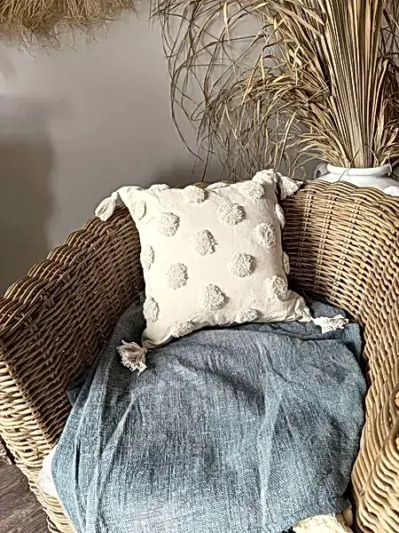 Pillow DOT with tassels