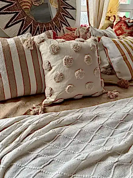Pillow DOT with tassels